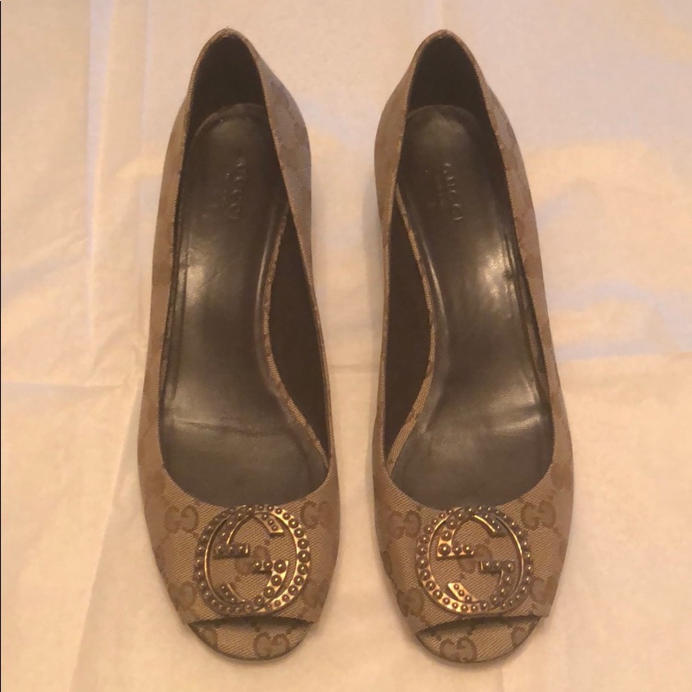 Gucci open toe pump